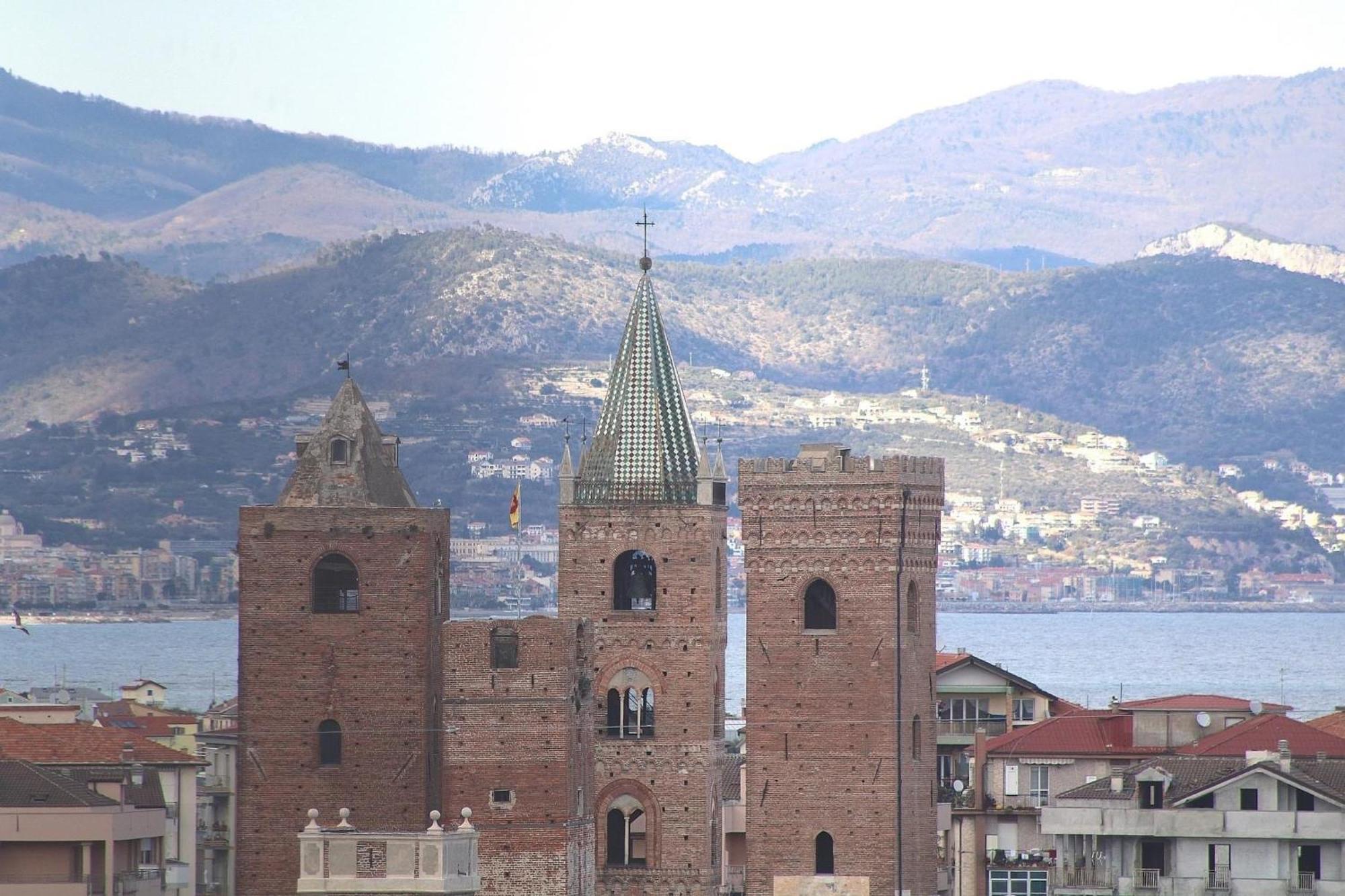 Largodoria - Viaarchivolto, Box Auto Privato Incluso Apartment Albenga Bagian luar foto